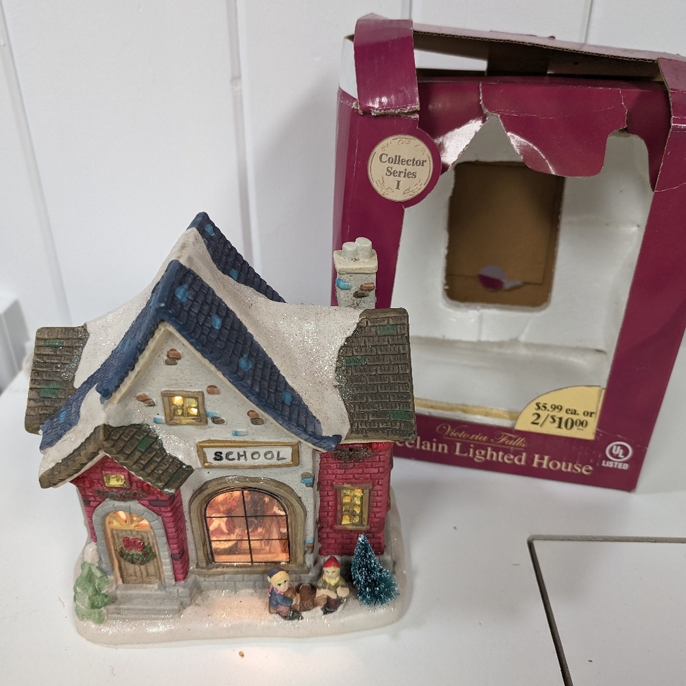 Vintage Victoria Falls porcelain lighted house Collectors Series 1 School